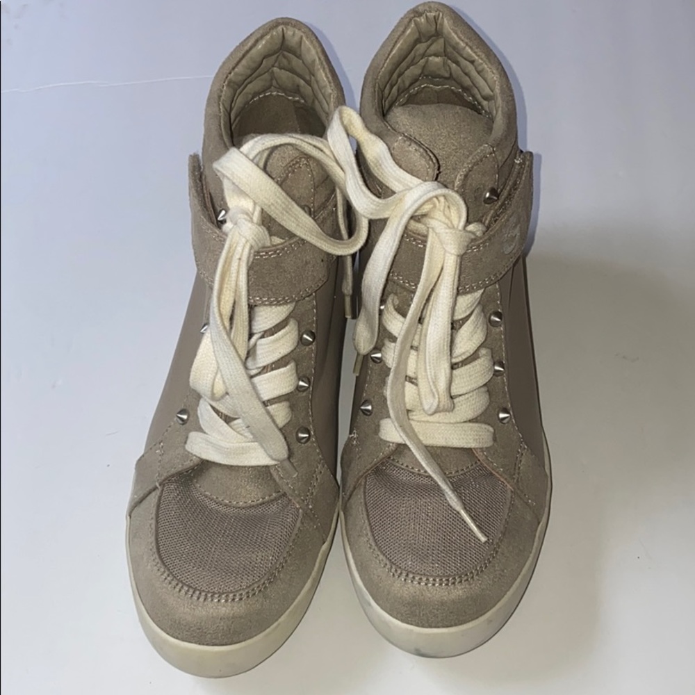 GUESS wedge sport shoes EUC - Picture 5 of 5